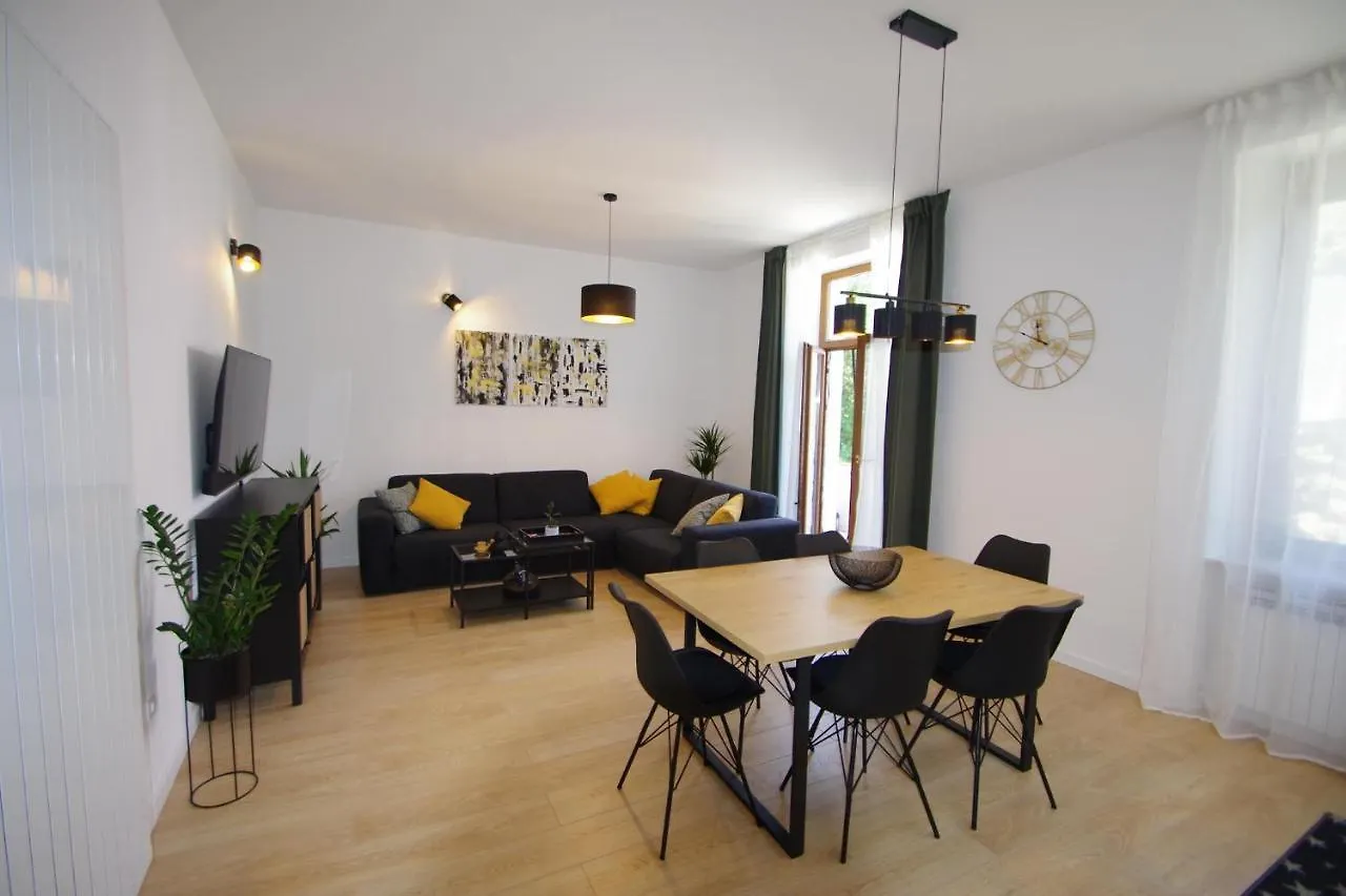Апартаменты Bright & Modern 2-Bedroom Flat In Пула