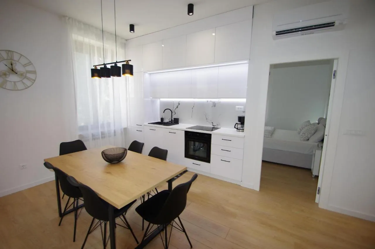 Bright & Modern 2-Bedroom Flat In Пула